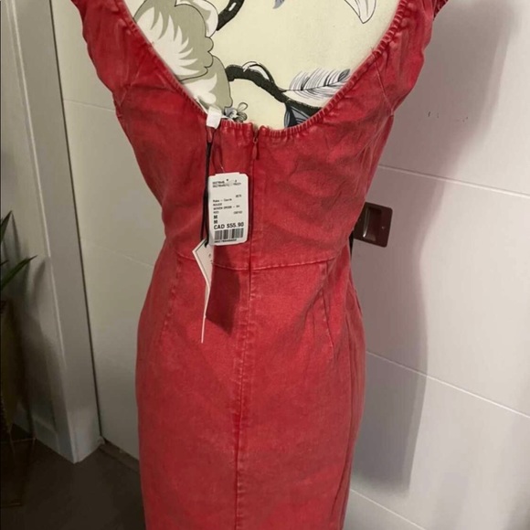 ⭐️🎉3 items for $30 🎉 Medium Forever 21 BNWT red denim mini dress - Picture 4 of 4